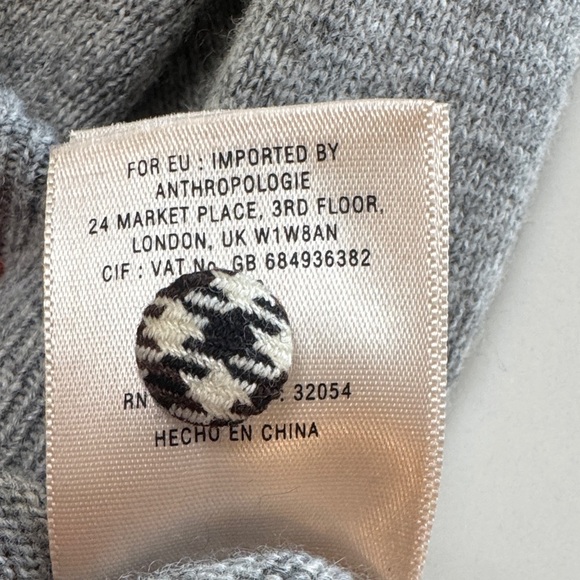 Elegant Gray Sweater with Sheer Details - Picture 7 of 8